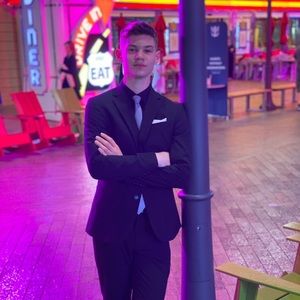 Meet your Posher, Brady